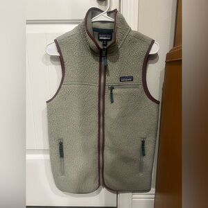 New Patagonia Women’s Fleece Vest - Light Gray with Maroon Trim XS